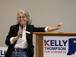 Congressional candidate Kelly Thompson speaks at town hallÂ